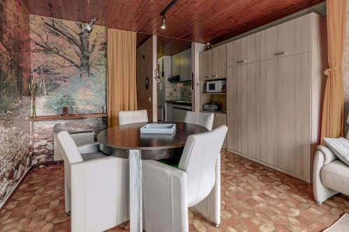 One-Bedroom Apartment image 7