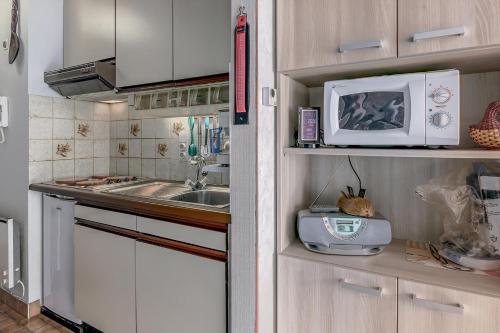 One-Bedroom Apartment image 4