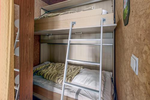 One-Bedroom Apartment image 5