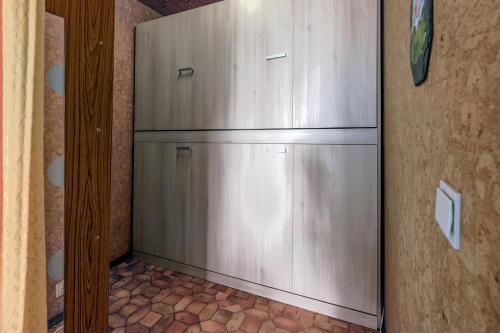 One-Bedroom Apartment image 6