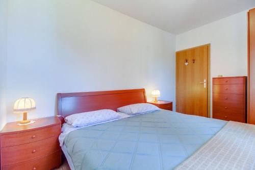 One-Bedroom Apartment image 3