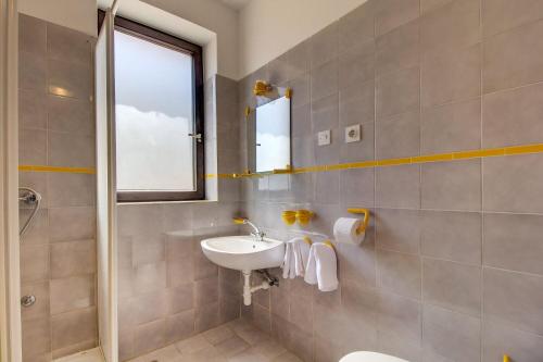 One-Bedroom Apartment image 1