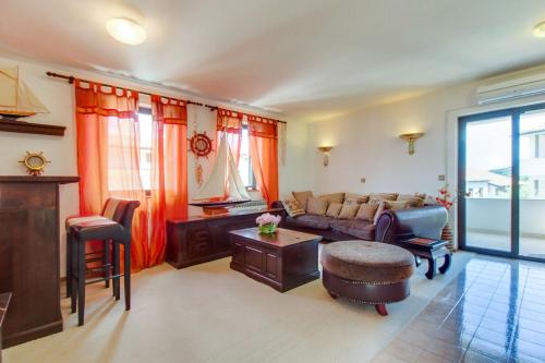 One-Bedroom Apartment image 7