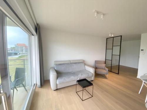 One-Bedroom Apartment image 9