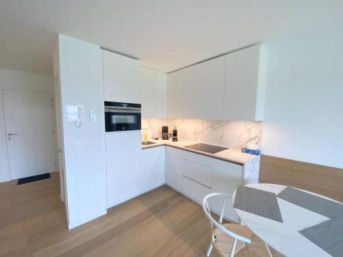 One-Bedroom Apartment image 8