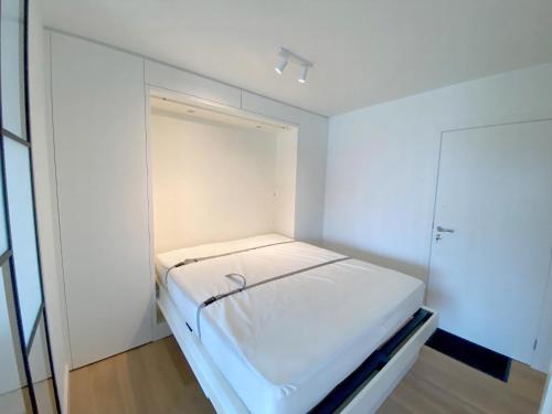 One-Bedroom Apartment image 6