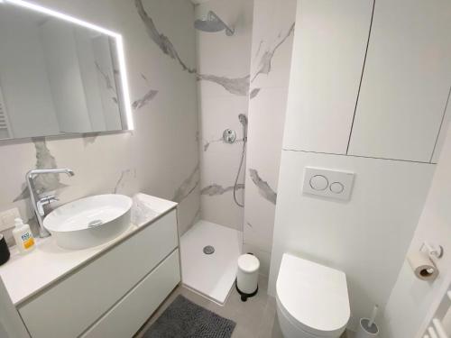 One-Bedroom Apartment image 5