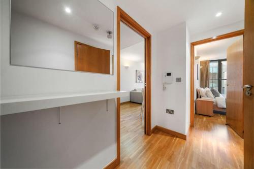 Stylish and very central apartment with balcony, Londyn (zdjęcie 4)