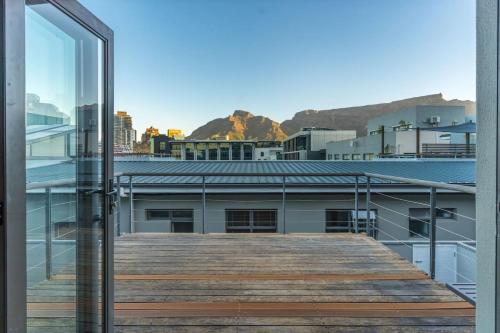 2 Bed Town House with Priv. Terrace and BBQ - image 4