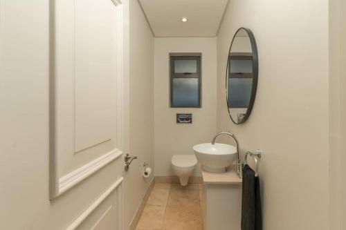 2 Bed Town House with Priv. Terrace and BBQ - image 10