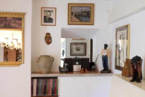 Partie de Mas Provençal de Charme avec une Grande Piscine située en Campagne proche d'Eygalières au coeur 4 personnes LS1-117 BEN VENGU - image 3