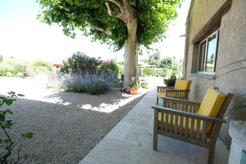 Partie de Mas Provençal de Charme avec une Grande Piscine située en Campagne proche d'Eygalières au coeur 4 personnes LS1-117 BEN VENGU - image 6