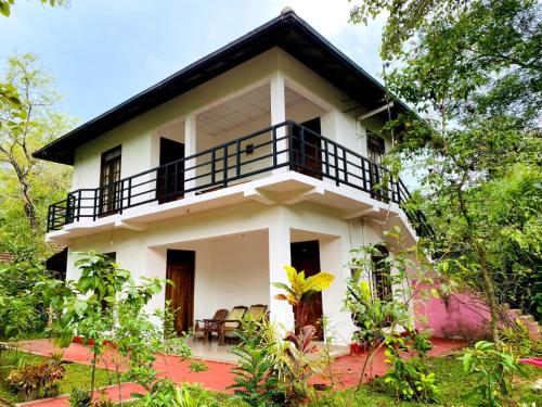 Weaver Bird Villa, Habarana