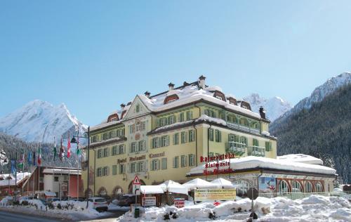 Hotelpension Dolomiti Schloss, Unterkunft in Canazei