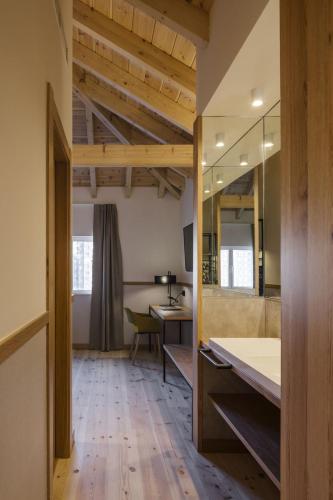 Deluxe Double Room with Sea View image 7