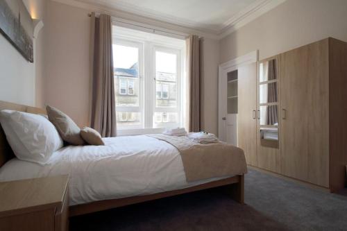 Modern City Centre Apartment in Central Hub, Edynburg