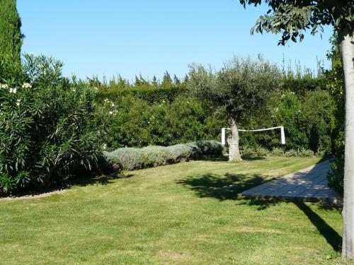 Agréable villa familiale avec piscine chauffée grand jardin située proche du centre du village de Mouriès au coeur des Alpilles 10 personnes LS1-140 Baguie Roso - image 2