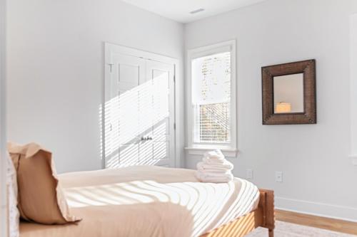 Family-Friendly 4BR with Fenced Yard & Parking in Durham, USA