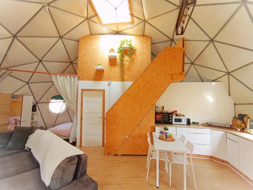 Olive Dome - כיפה גיאודזית ענקית ומודרנית בין עצי הזית, Javne'el (fotografie 9)