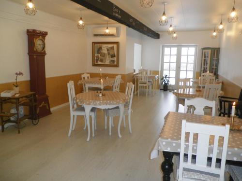 Shared lounge/TV area, Myregaard B & B and Apartments in Tjorneby