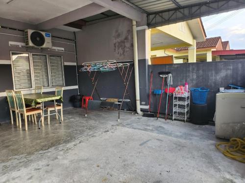 Taufiq 34 KLIA Sepang with 3 Airconds & Free Wi-Fi Taufiq 34 KLIA Sepang with 3 Airconds & Free Wi-Fi