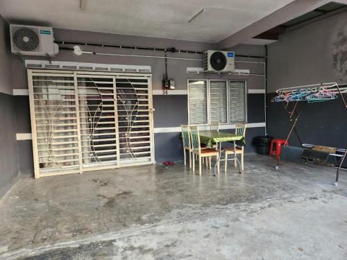 Taufiq 34 KLIA Sepang with 3 Airconds & Free Wi-Fi Taufiq 34 KLIA Sepang with 3 Airconds & Free Wi-Fi