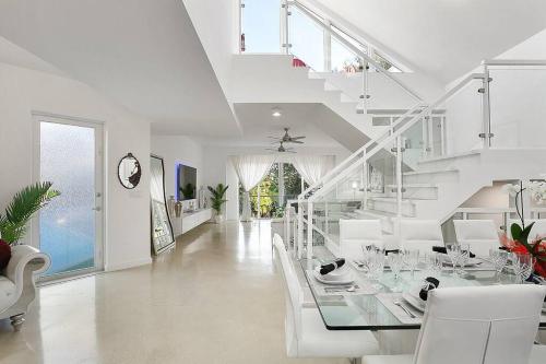 Luxury Mansion, Game Room, Pool, Rooftop, Skyline, Walk to Las Olas in Fort Lauderdale, USA