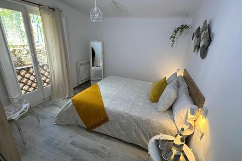 Habitación Roca Foradada en Casa Camí de les Aigües Monistrol de Montserrat chambre d'hôte El Bruc