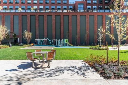 Posh 1 bed room Star hotel amenities City Views Close to Newport Mall Subway Minimum 30 days stay in Jersey City, USA