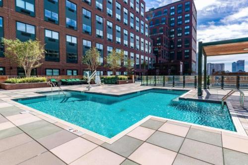 Posh 1 bed room Star hotel amenities City Views Close to Newport Mall Subway Minimum 30 days stay in Jersey City, USA