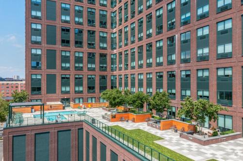 Posh 1 bed room Star hotel amenities City Views Close to Newport Mall Subway Minimum 30 days stay in Jersey City, USA