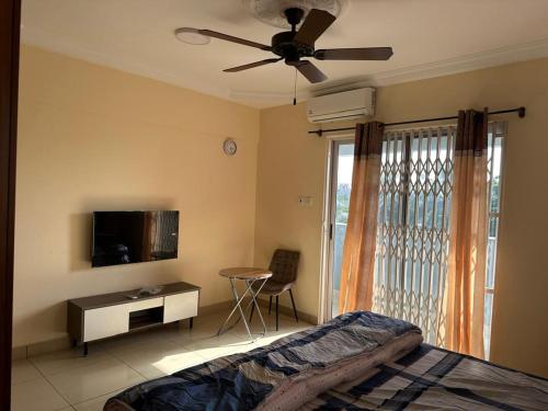Two-Bedroom Townhouse image 5