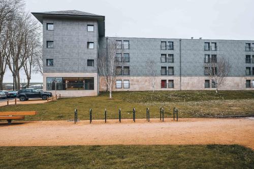 Zenao Appart Hôtel Nevers Quai de Loire (Zenao Appart Hotel Nevers Quai de Loire) in Nevers