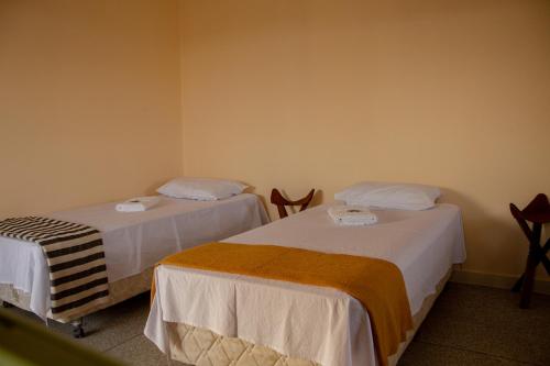 3 twin beds