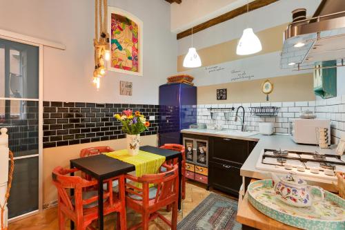 Rome as you feel - Vicolo delle Grotte - image 7