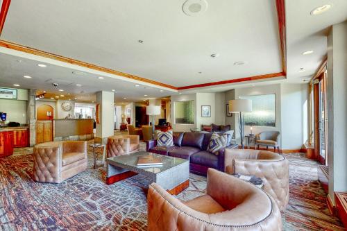 Lion Square Lodge North 180 - image 3