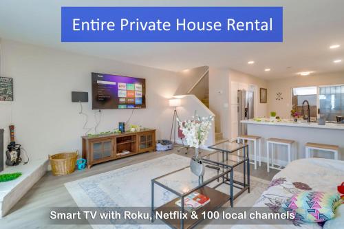 Entire Modern 3-Bedroom Home w King Bed, Crib, near Bay Beach in Chula Vista, USA