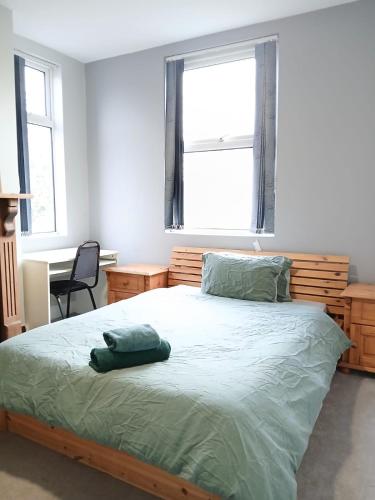 Stylish 2-Bedroom Flat in Prime Location with fast WI-FI, Nottingham
