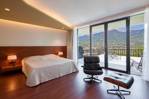 Suite with Mountain View