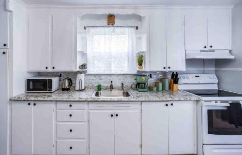 Homey place in beautiful place in Greece, USA