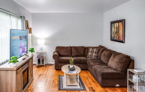 Suburb Home Near Everything in Rochester, USA