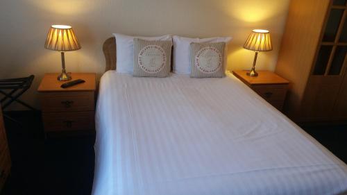 Halfway House Hotel - image 4