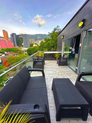 Duplex w Rooftop, Pool & 3 Jacuzzi, Maid, Security, Medellín (photo 5)