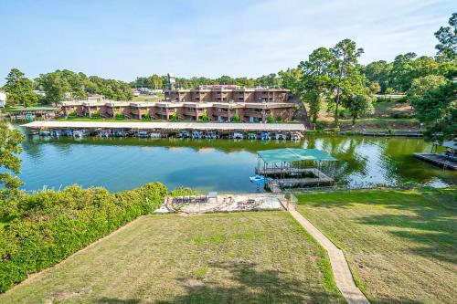 Waterside Retreat on Hamilton in Hot Springs, USA