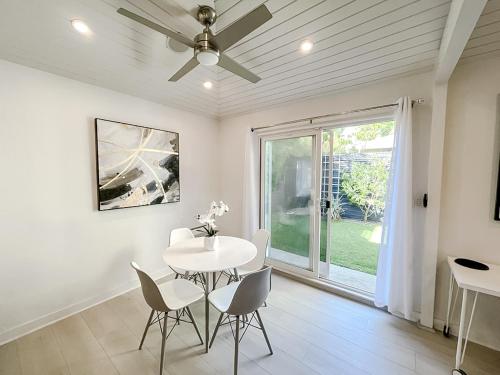 Pristine 1BD 1BA Bungalow With Hot Tub in Los Angeles, USA