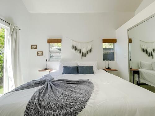 Pristine 1BD 1BA Bungalow With Hot Tub