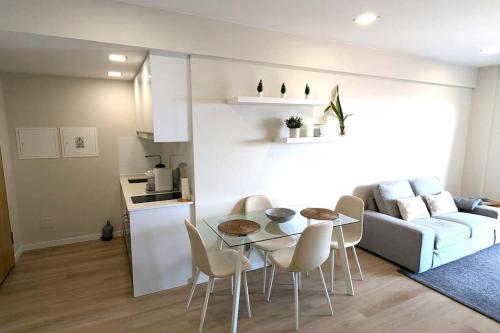 Top-Floor One-Bedroom Flats - Peaceful with Ocean and City Views 2