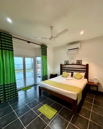 Reef Bungalow Hotel in Pamunugama