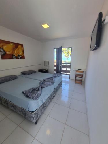 3 twin beds