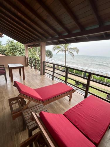 Reef Bungalow Hotel in Pamunugama